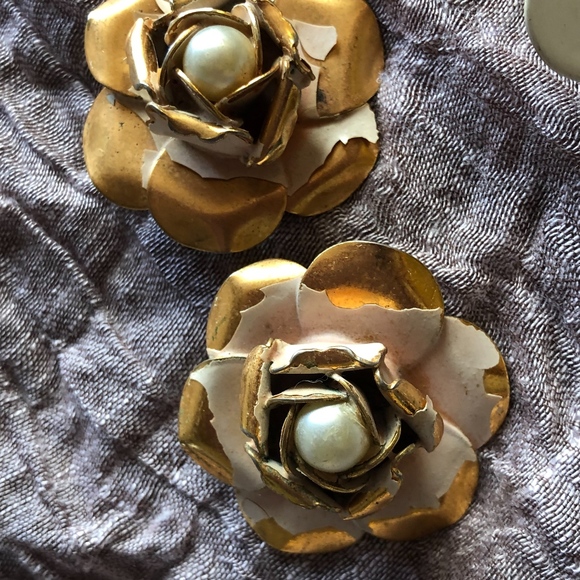 Vintage clip on earrings - Picture 5 of 6